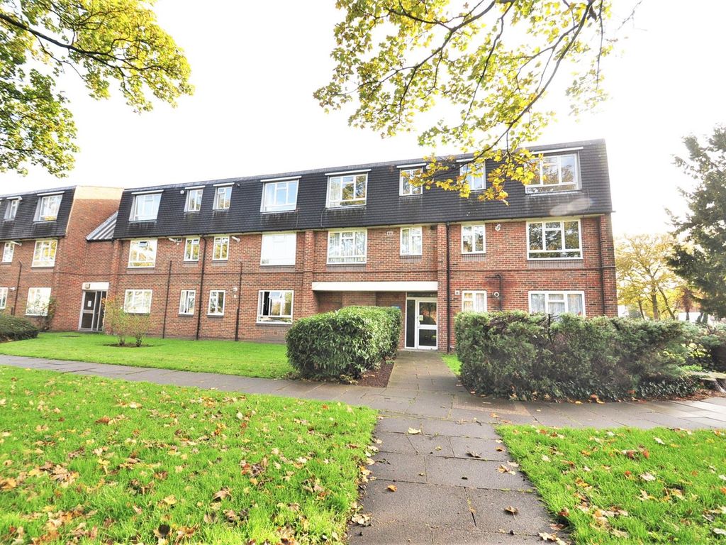 2 bed flat to rent in Hanover Way, Bexleyheath DA6, £1,250 pcm Zoopla
