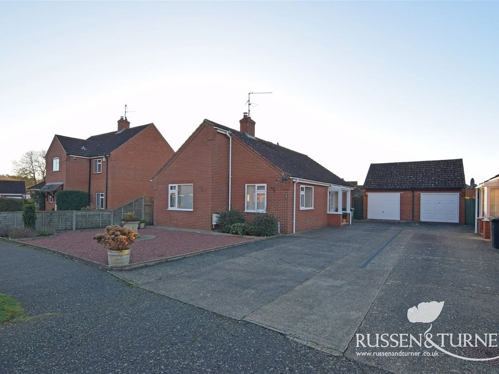 2 bed bungalow for sale in Old Hall Drive, Dersingham, King's Lynn PE31