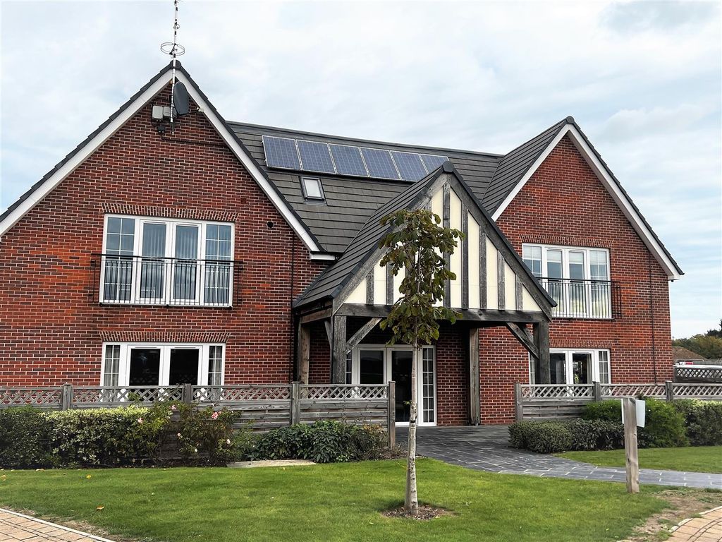 1 bed flat for sale in Blackthorn Avenue, Humberston, Grimsby, N.E