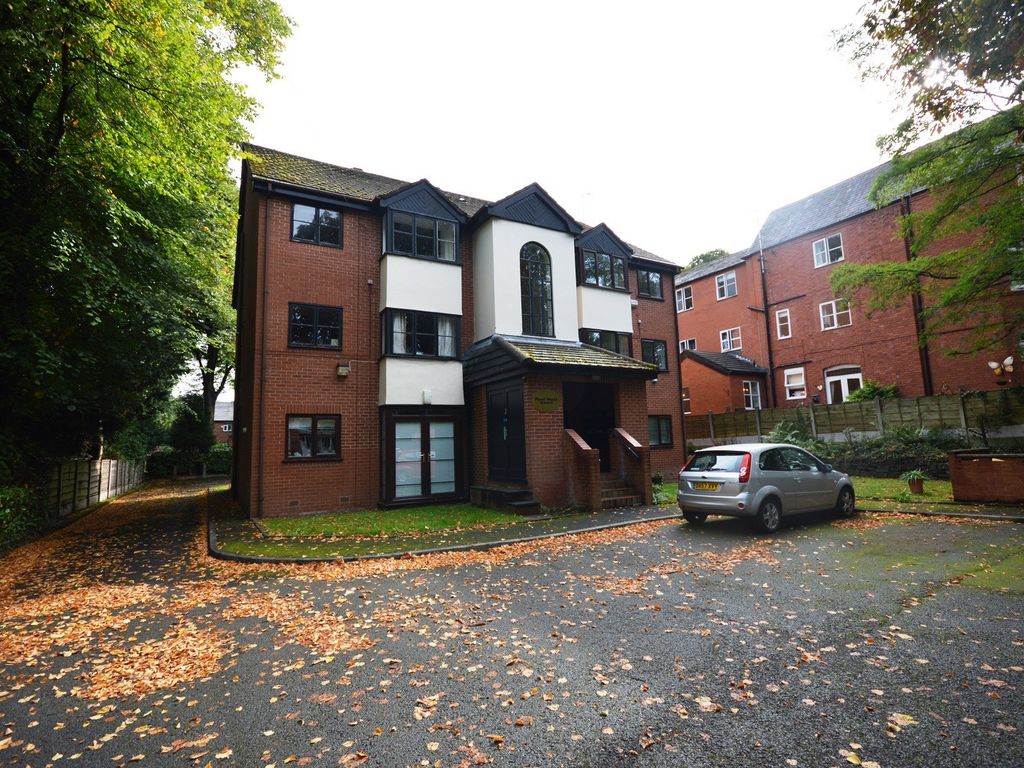 2 bed flat to rent in Peel Moat Court, Peel Moat Road, Heaton Moor SK4