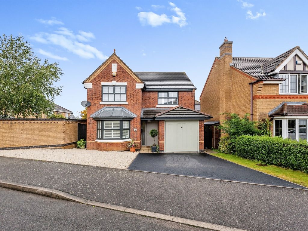 4 bed detached house for sale in Lindisfarne Way, Grantham NG31, £