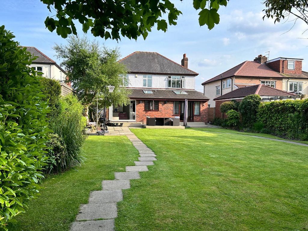 4 bed detached house for sale in Greystock Avenue, Preston PR2, £