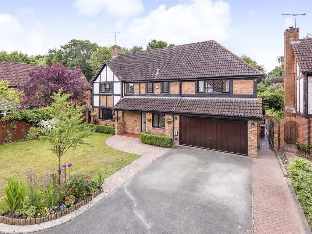 5 bed detached house for sale in Woodward Close, Winnersh, Berkshire