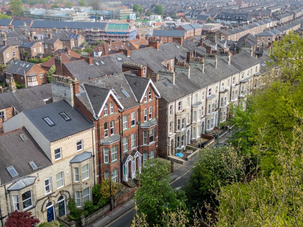 5 bed end terrace house for sale in Grosvenor Terrace, York YO30, £