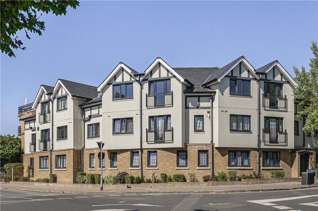 2 bed flat for sale in French Street, SunburyOnThames, Surrey TW16