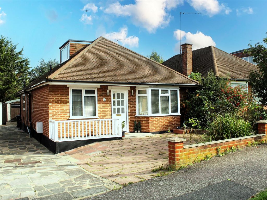 2 bed detached bungalow for sale in Elmfield Road, Potters Bar EN6, £