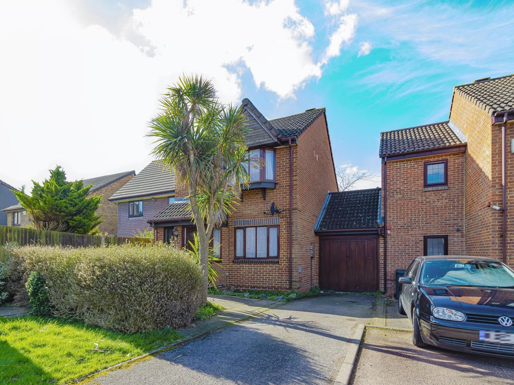 3 bed linkdetached house for sale in Flag Close, Shirley, Croydon CR0