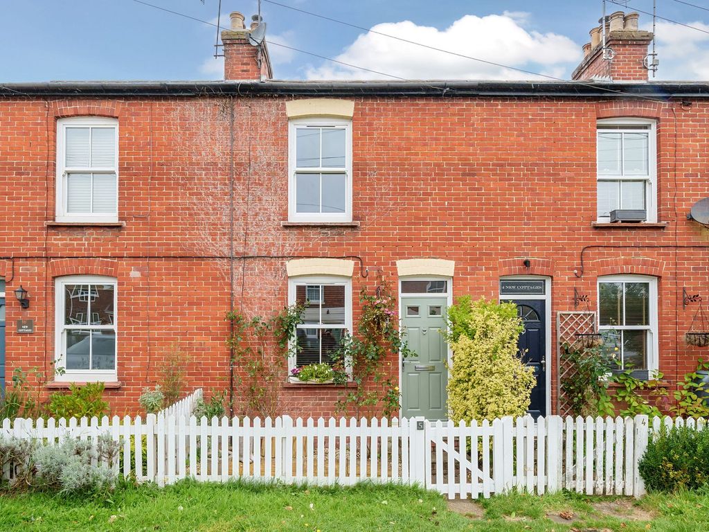 2 bed cottage for sale in Oxford Road, Sutton Scotney SO21, £375,000