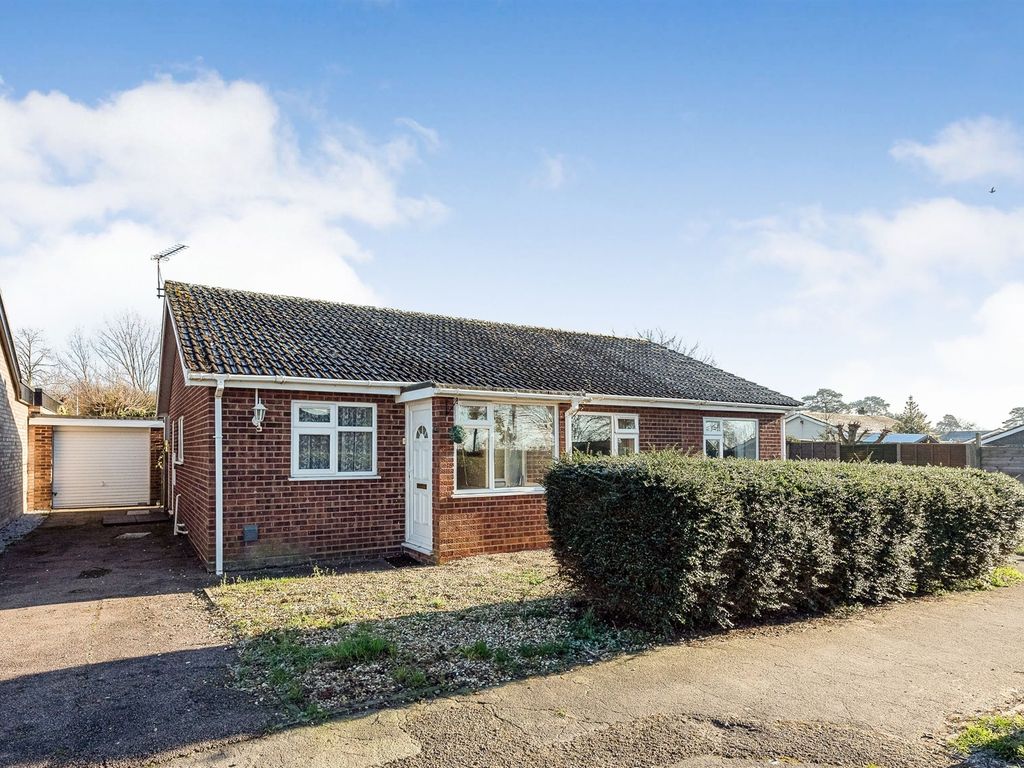 4 bed detached bungalow for sale in Covey Way, Lakenheath, Brandon IP27