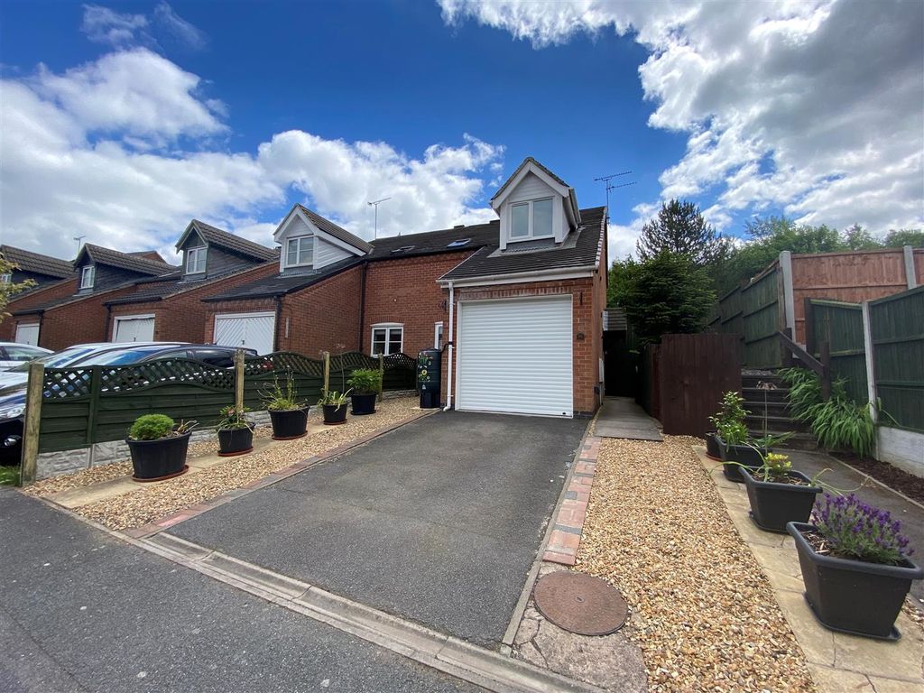 3 bed semidetached house for sale in Outram Drive, Swadlincote DE11
