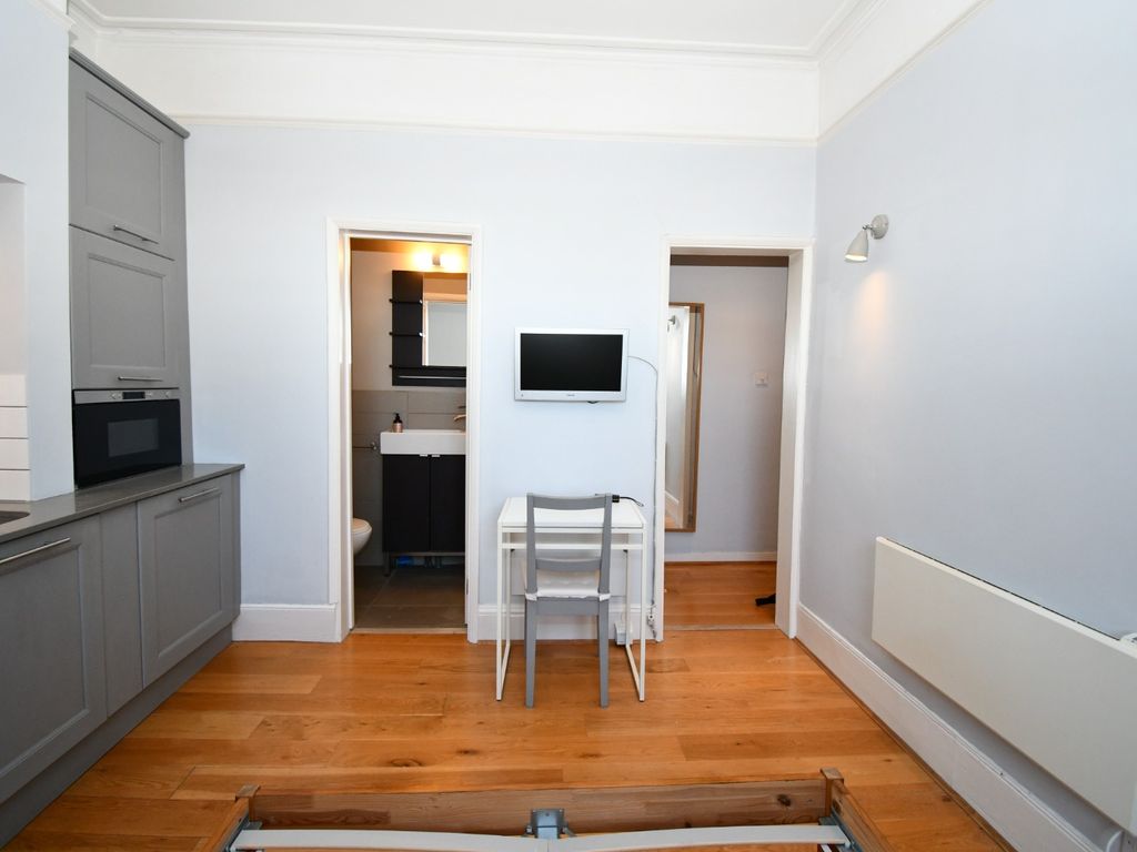 Studio to rent in Leytonstone Road, London E15, £1,100 pcm Zoopla