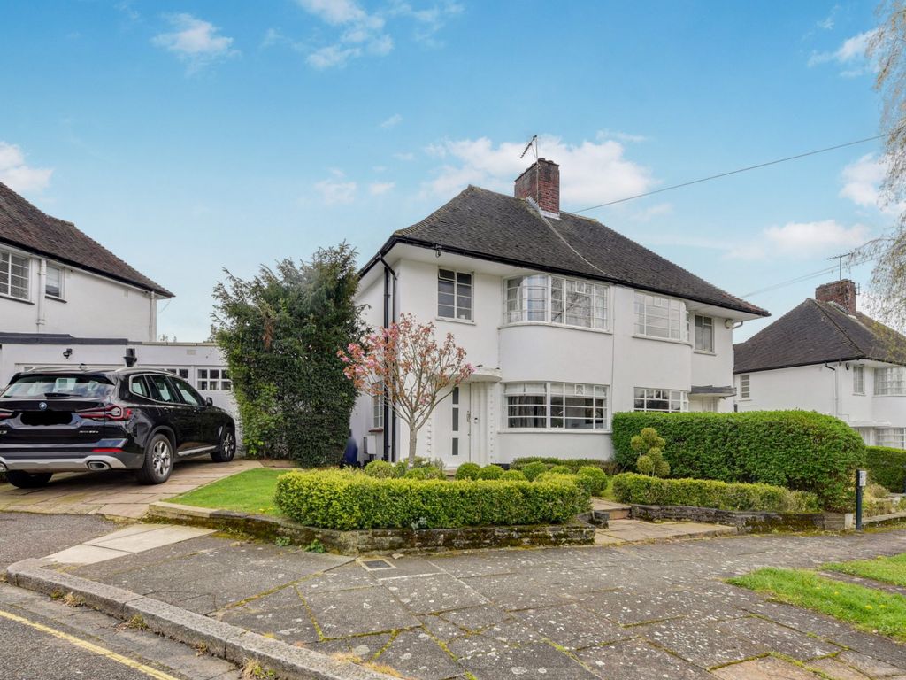 4 bed semidetached house for sale in Howard Walk, Hampstead Garden