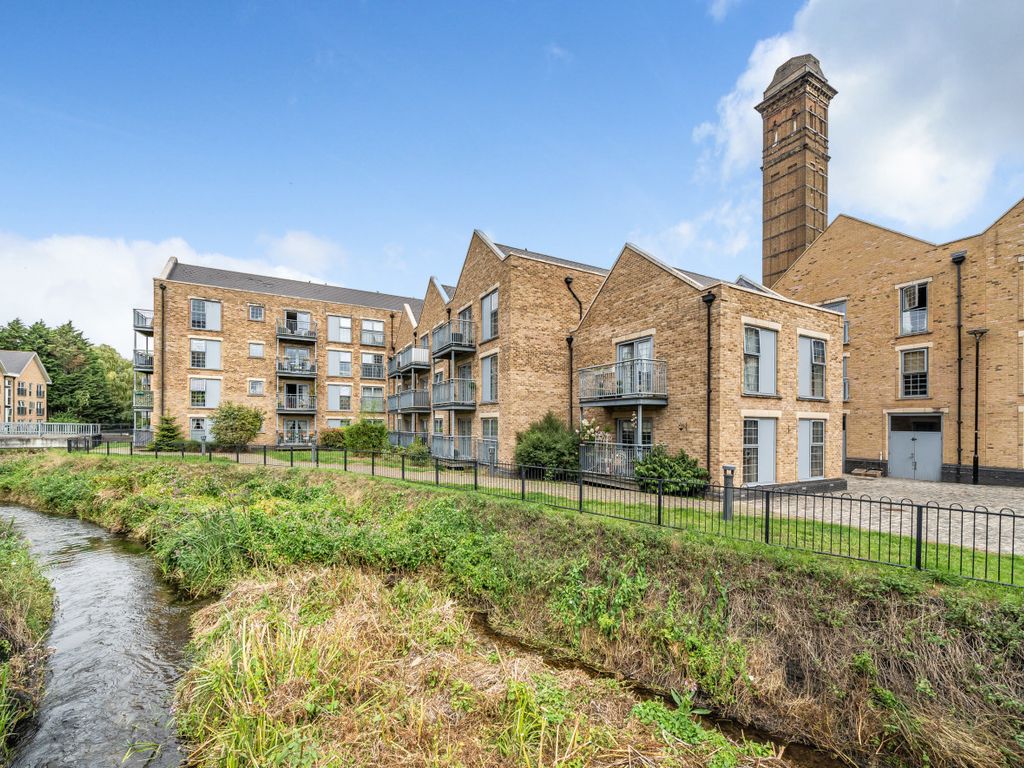 2 bed end terrace house for sale in Esparto Way, South Darenth