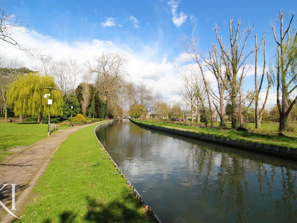 1 bed flat for sale in Court, Churchgate, Cheshunt, Waltham