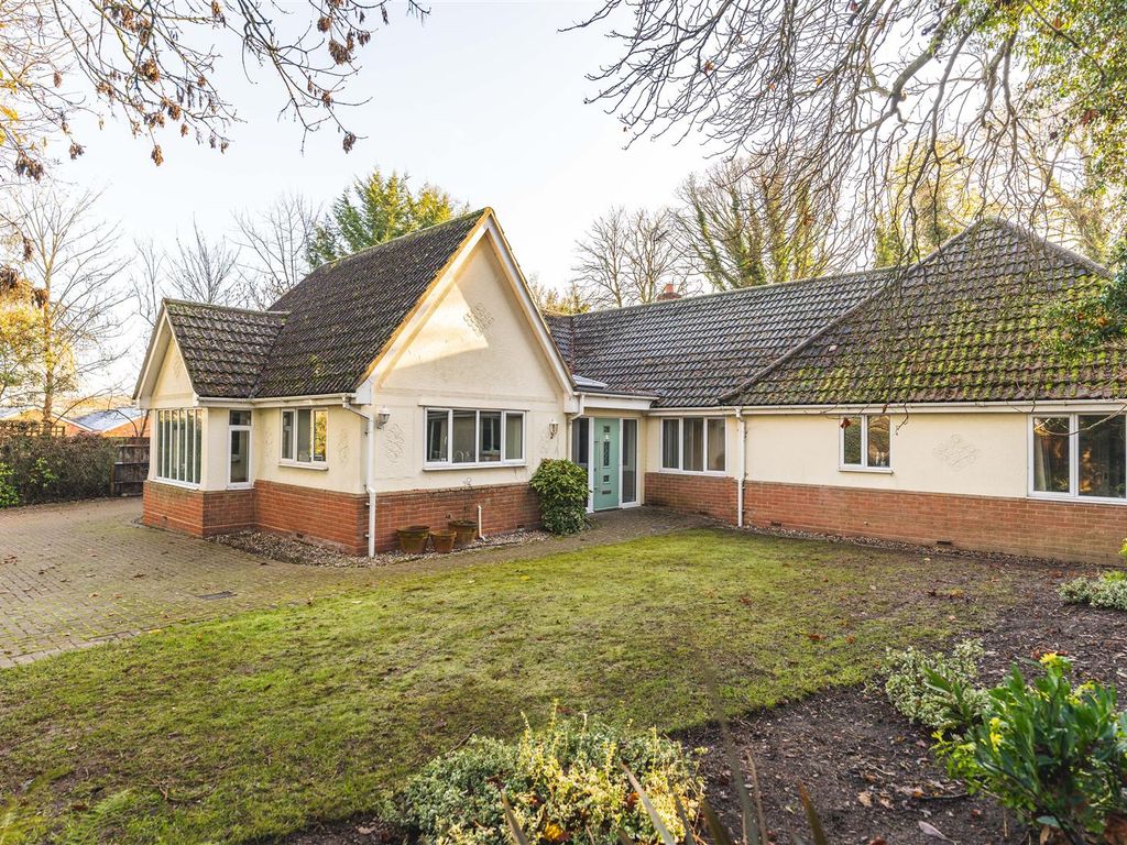 6 bed detached house for sale in Victoria Gardens, Saffron Walden CB11, £1,150,000 Zoopla