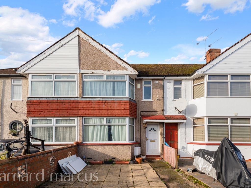 2 bed property to rent in Cravan Avenue, Feltham TW13, £1,750 pcm Zoopla