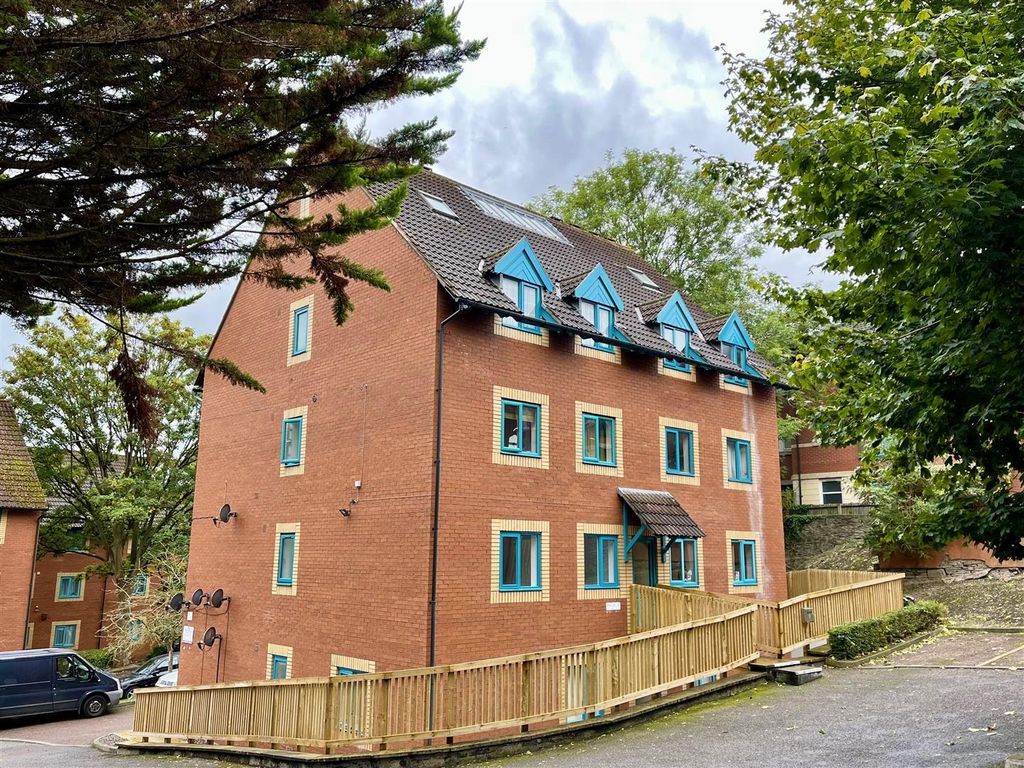 2 bed flat for sale in Badgers Walk, Brislington, Bristol BS4 Zoopla