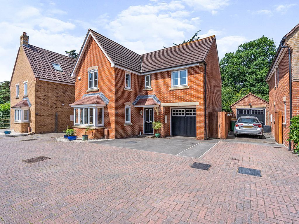 4 bed detached house to rent in Summerleigh Walk, Fareham, Hampshire