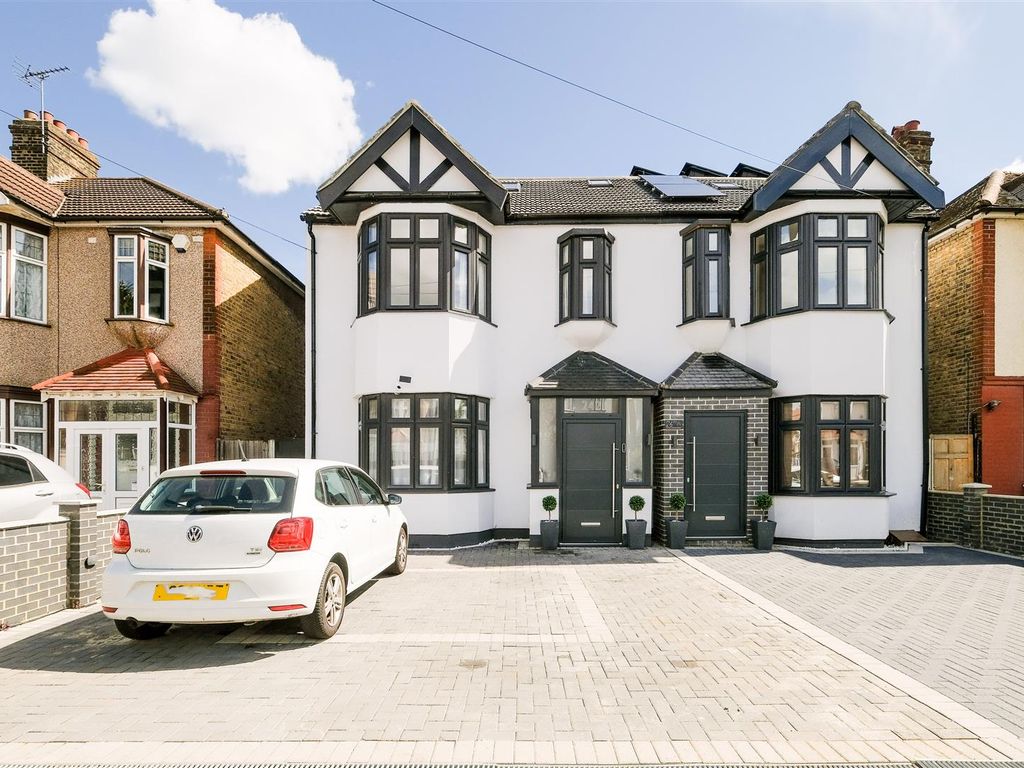 5 bed property for sale in St. Barnabas Road, Woodford Green IG8, £