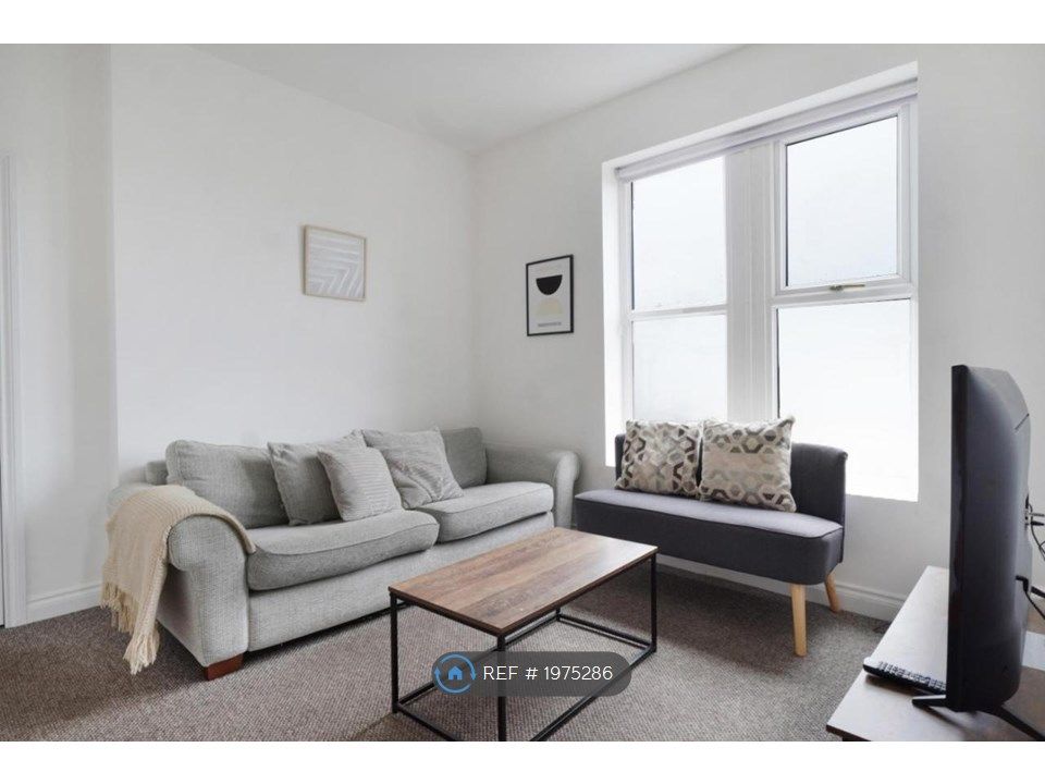 2 bed flat to rent in Arnside Crescent, Morecambe LA4, £800 pcm Zoopla