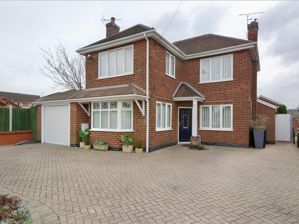 4 bed detached house for sale in Churchill Drive, Stapleford