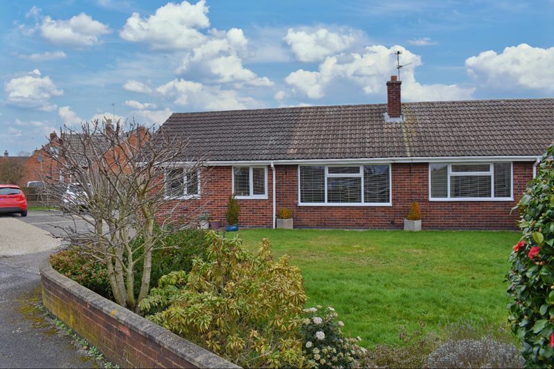 4 bed semidetached bungalow for sale in Browning Road, Fernwood