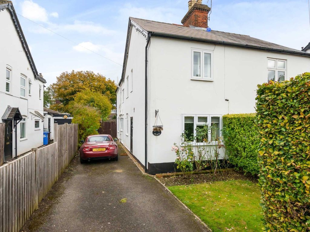 3 bed semidetached house for sale in Gorse Place, Winkfield RG42, £
