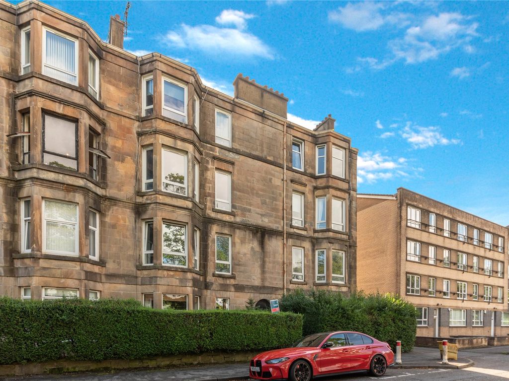 2 bed flat for sale in Wellshot Road, Tollcross, Glasgow G32, £85,000
