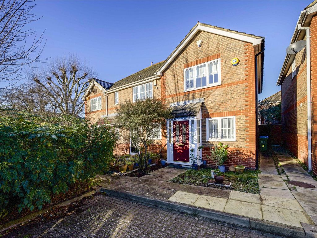 2 bed end terrace house for sale in Archdale Place, New Malden KT3, £