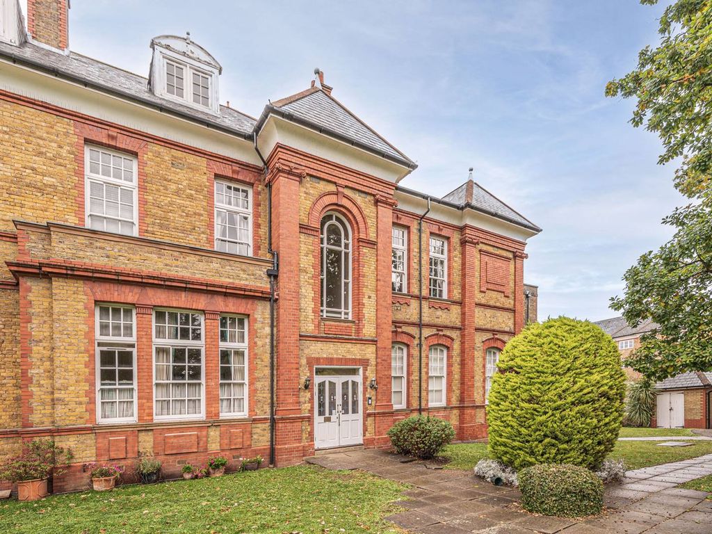 Newsholme Drive Winchmore Hill London N21  