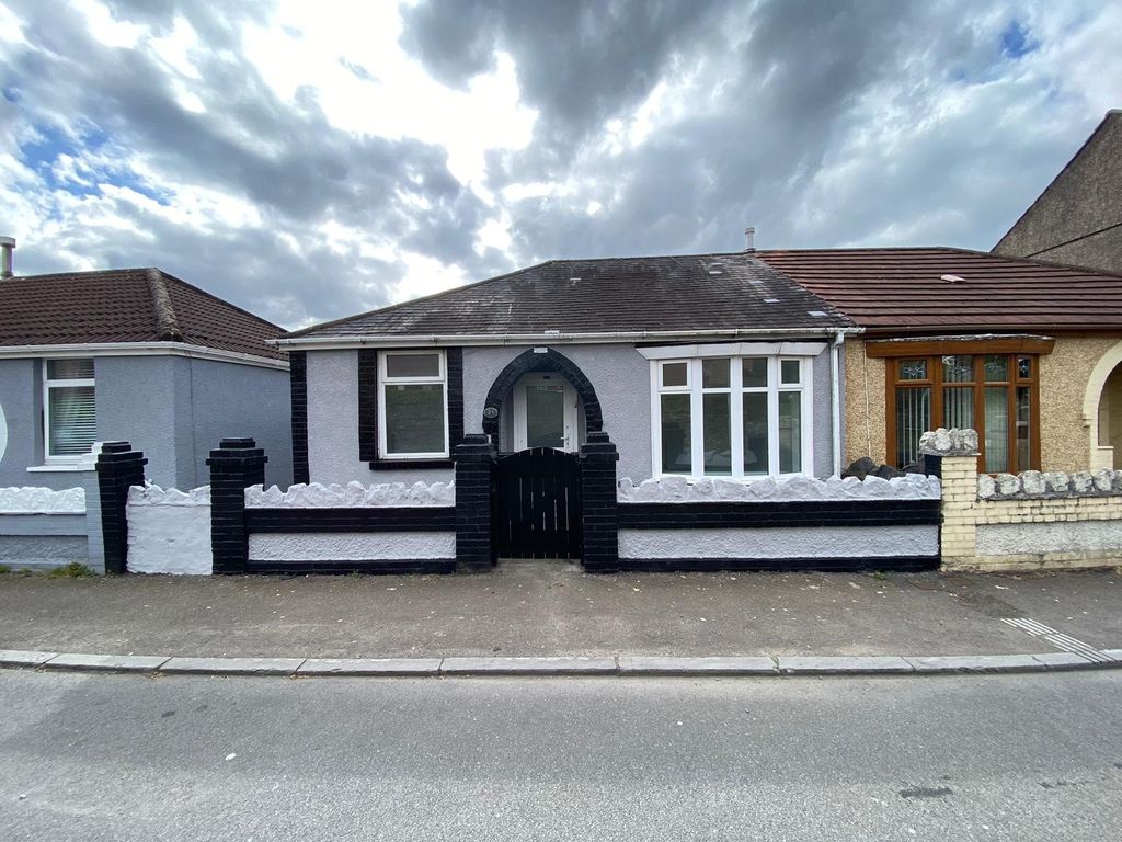 4 bed terraced house for sale in Pant Yr Heol, Neath, Neath Port Talbot
