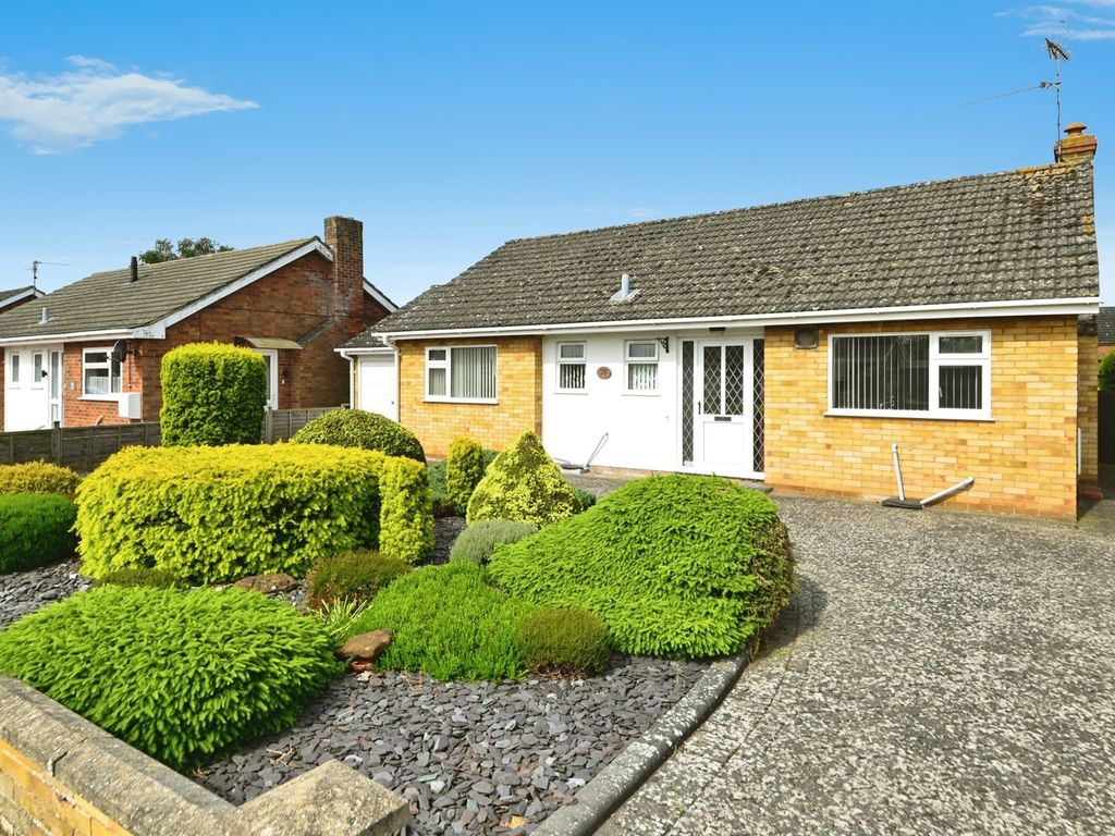 3 bed detached bungalow for sale in West Hall Road, Dersingham, King's