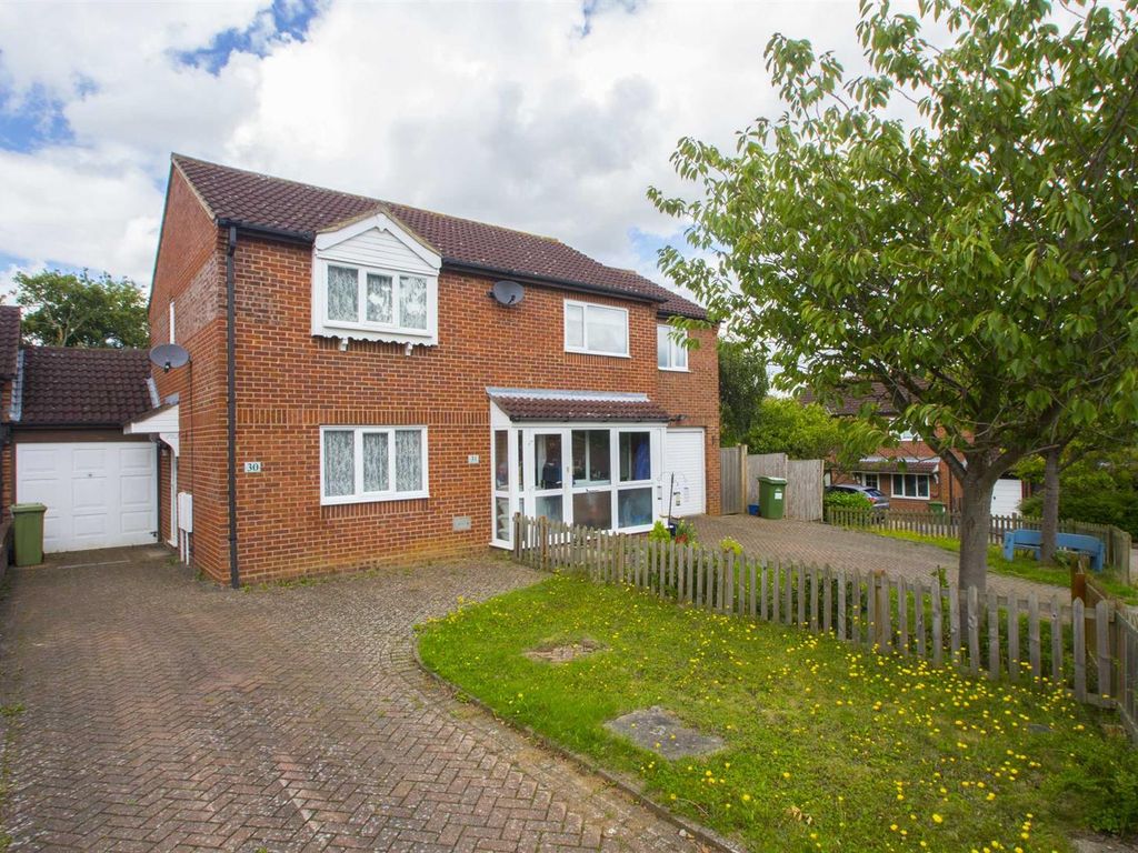 2 bed semidetached house to rent in Vyne Crescent, Great Holm, Milton