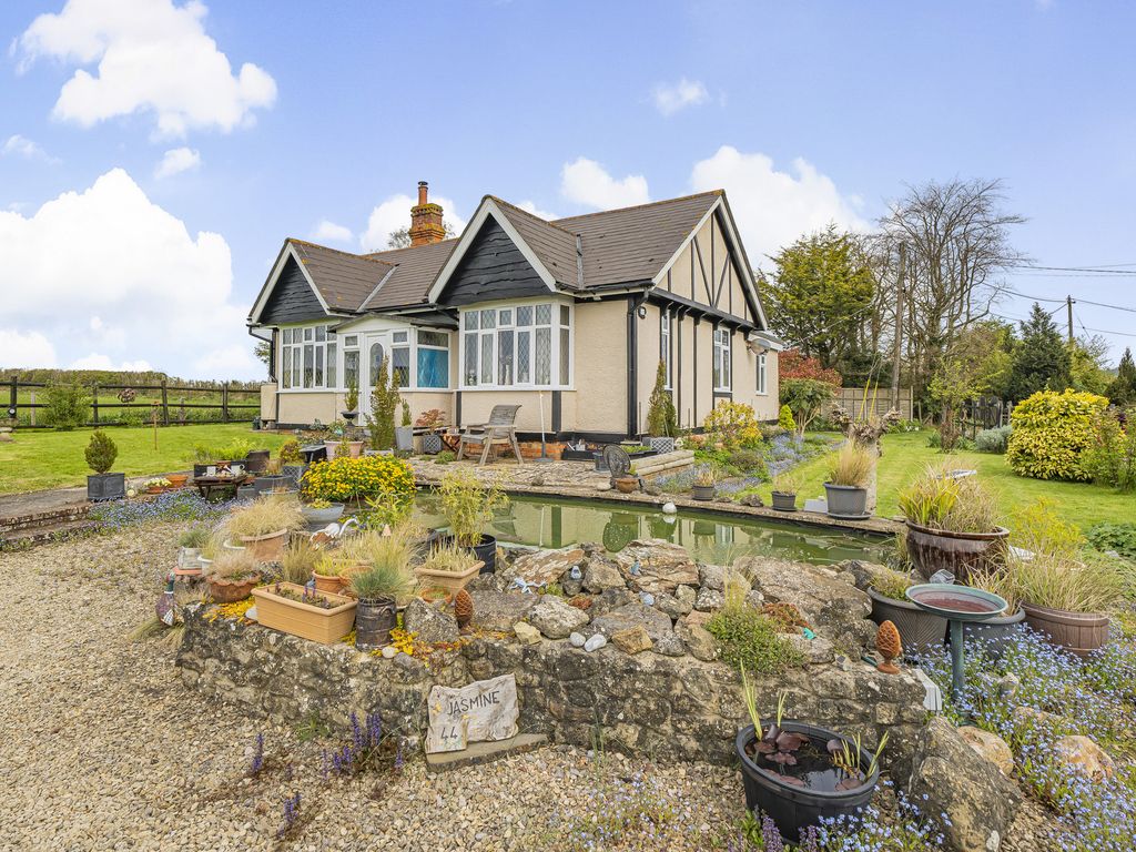 3 bed bungalow for sale in Twyford, Shaftesbury, Dorset SP7, £395,000