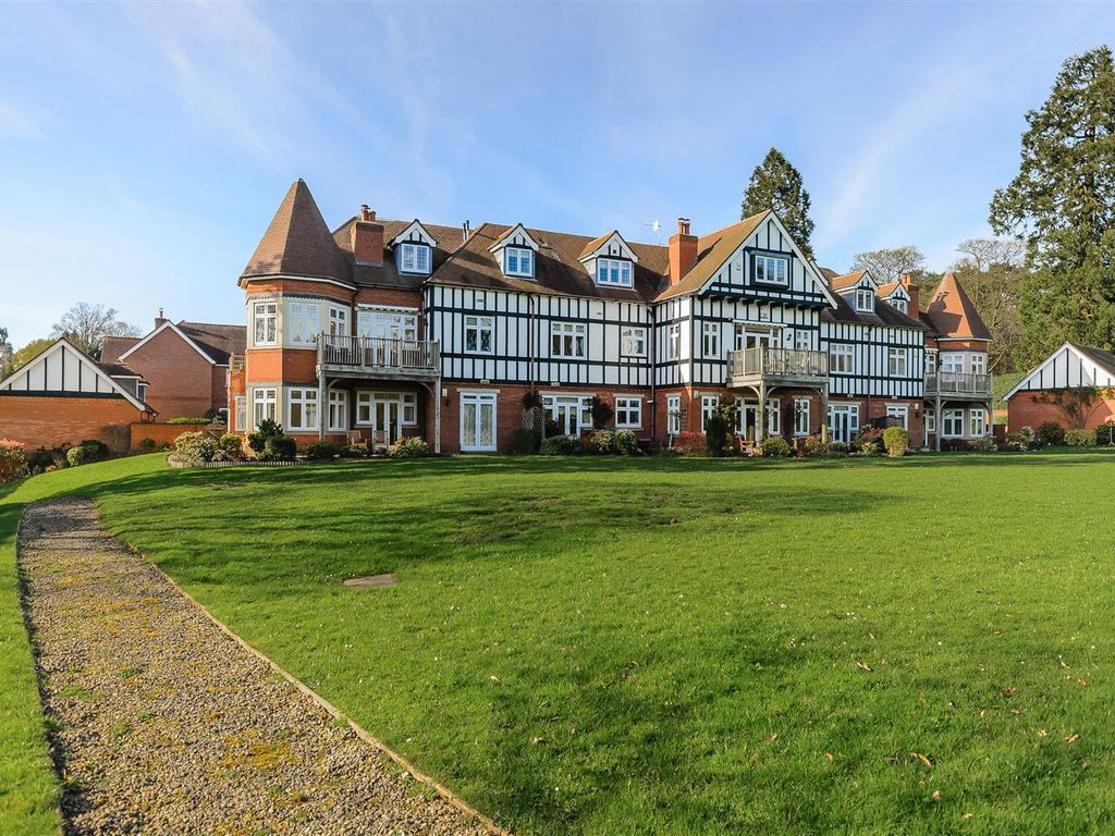 4 bed flat for sale in Lord Austin Drive, Marlbrook, Bromsgrove