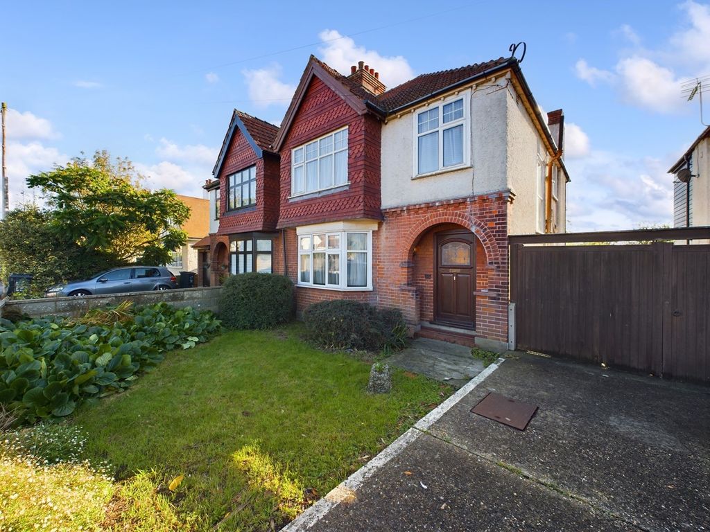 4 bed semidetached house for sale in Lindenthorpe Road, Broadstairs