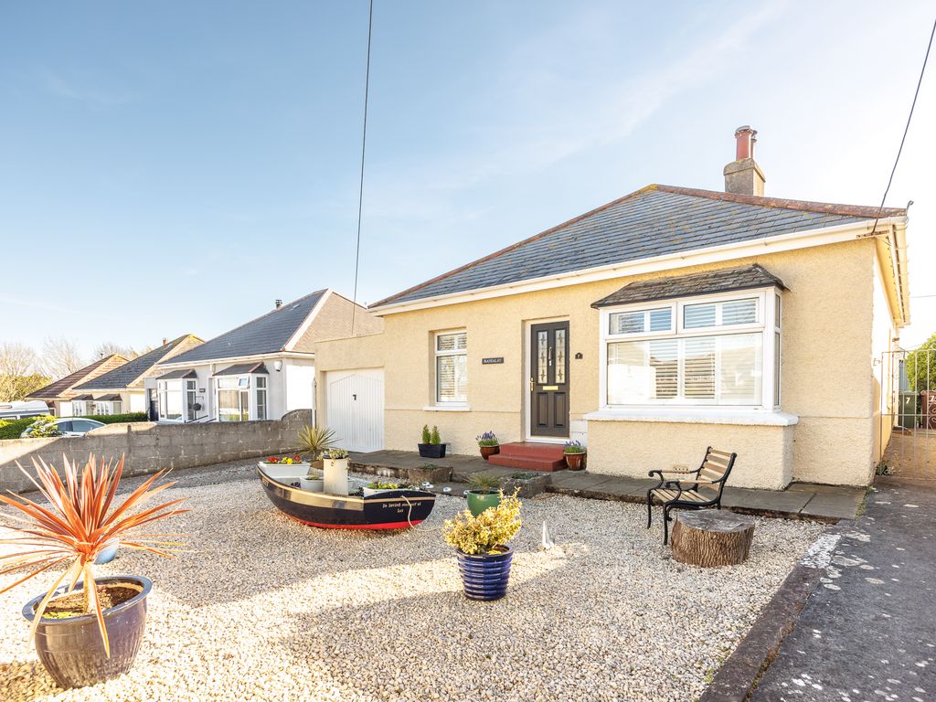 3 bed detached bungalow for sale in Carbeile Road, Torpoint, Cornwall