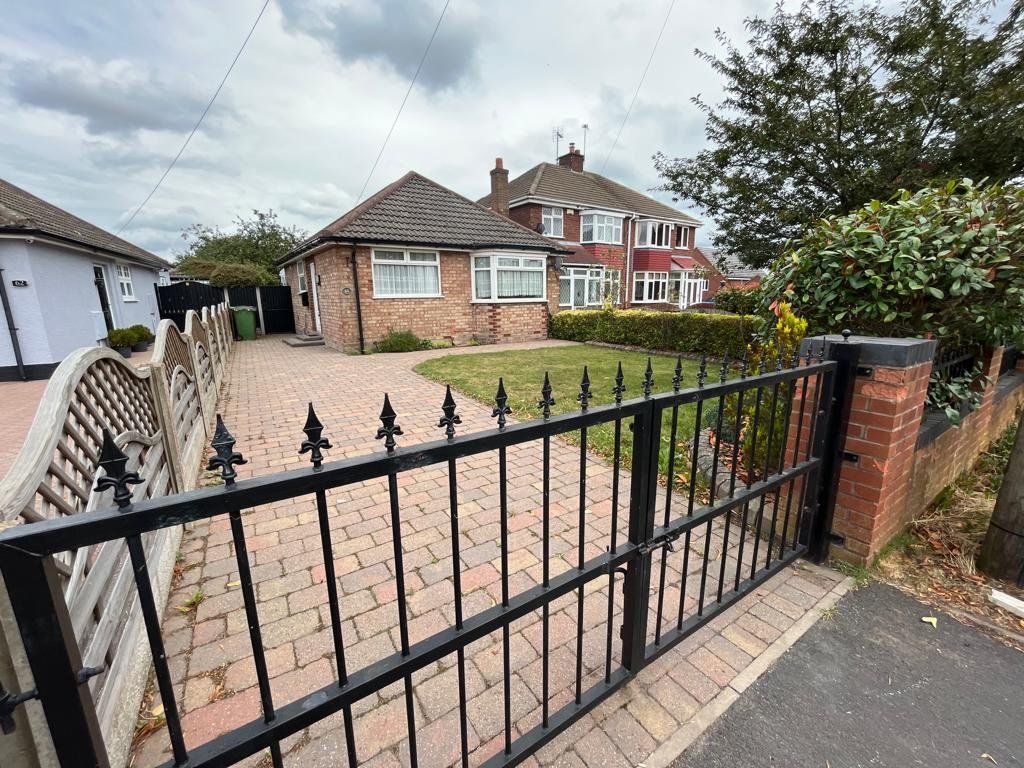 2 bed bungalow for sale in Brownshore Lane, Essington, Wolverhampton