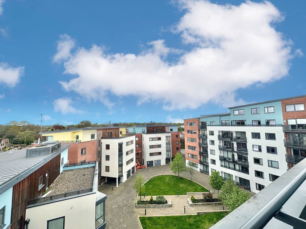 1 bed flat for sale in Southwell Park Road, Camberley, Surrey GU15 Zoopla