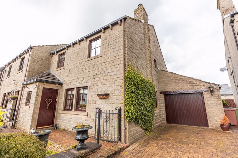 3 bed semidetached house for sale in Annarly Fold, Worsthorne, Burnley