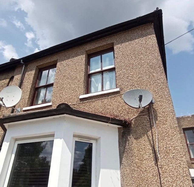 3 bed end terrace house to rent in Buckingham Road, London E15, £2,200