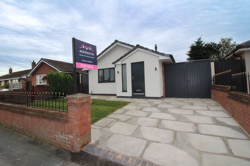 2 bed detached bungalow for sale in Cadogan Drive, Winstanley, Wigan