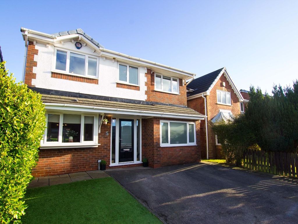 4 bed detached house for sale in Bisham Close, Darwen BB3, £285,000