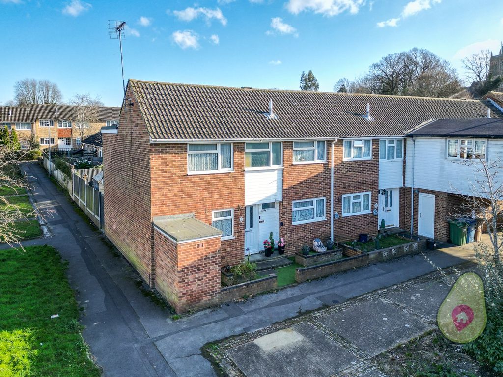 4 bed end terrace house for sale in Swaledale, Bracknell RG12, £375,000