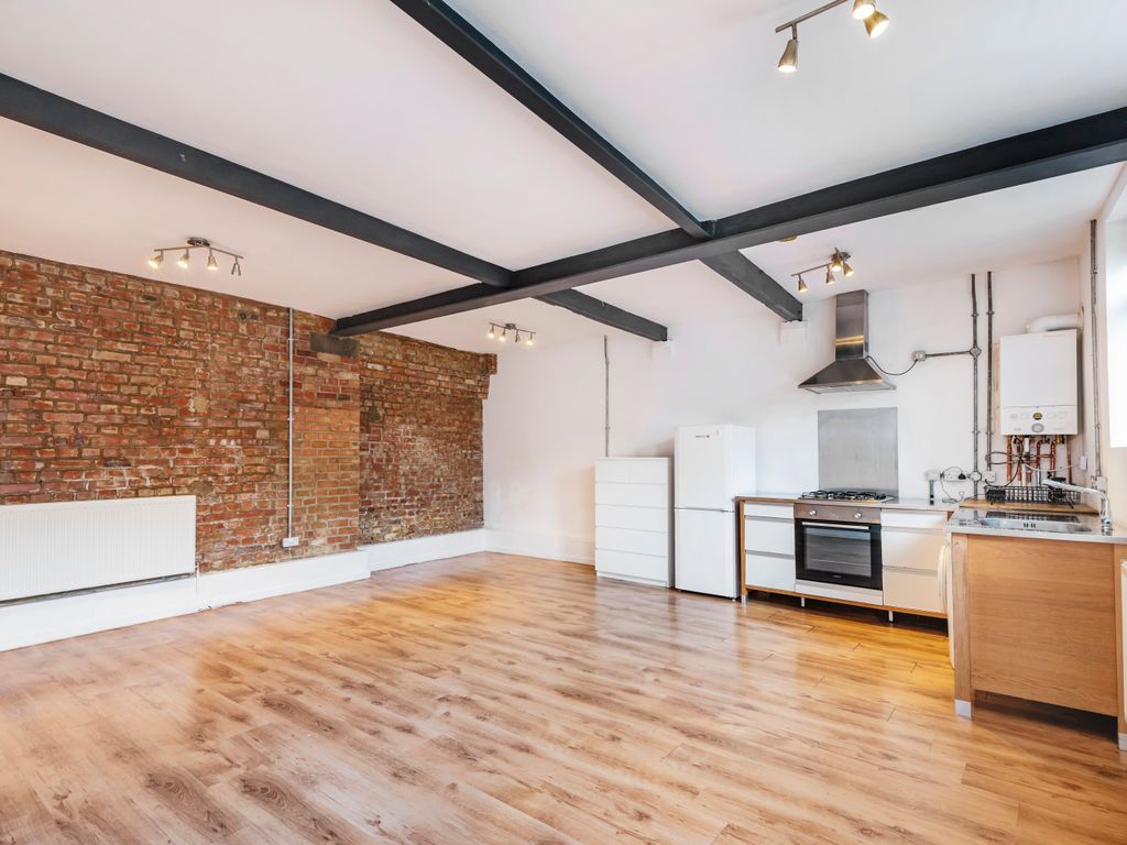 Studio to rent in Cinnamon Mews, Palmers Green N13, £1,750 pcm Zoopla