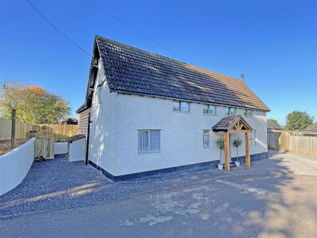 3 bed barn conversion for sale in Muxbeare Lane, Willand, Cullompton