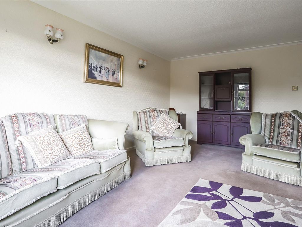 3 bed semidetached bungalow for sale in Middlegate Green