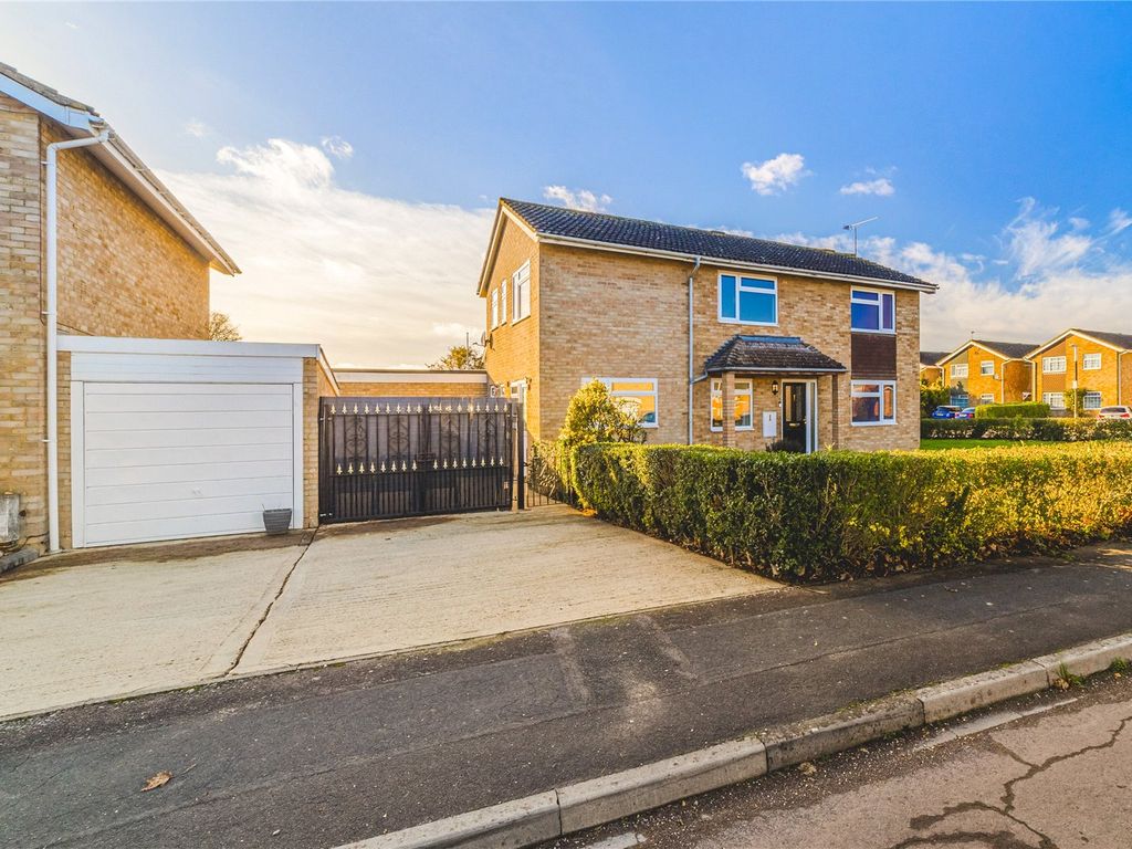 4 bed detached house for sale in Blackmore Close, Covingham, Swindon