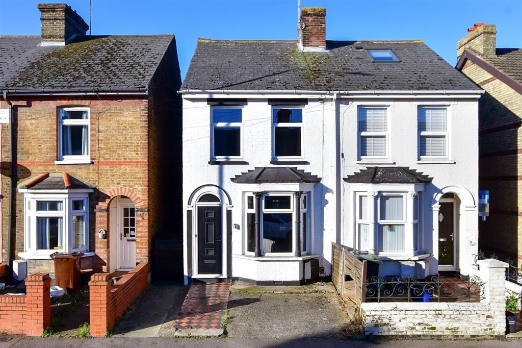 3 bed semidetached house for sale in Malling Road, Snodland, Kent ME6