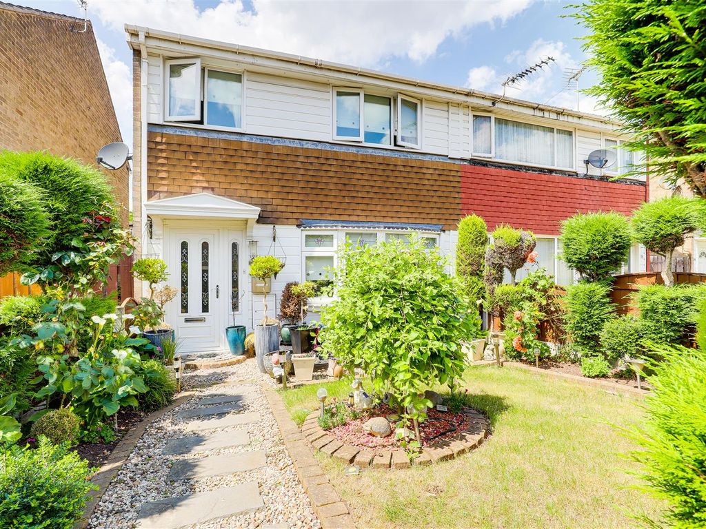 3 bed semidetached house for sale in Wilford Crescent West, The